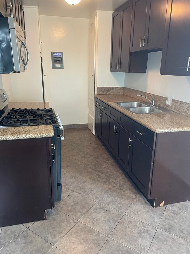 Foto del edificio - 8974 Cadillac Ave