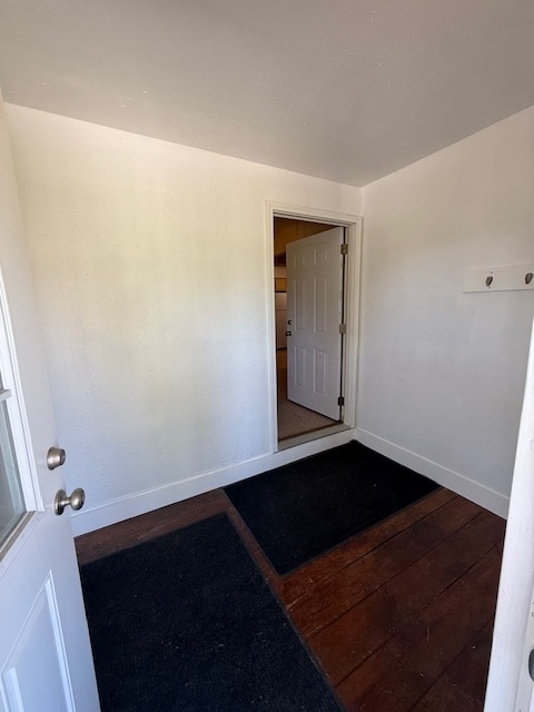 Building Photo - 5267 Center Rd