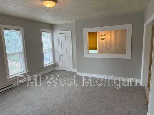 Foto del edificio - 538 Spencer St NE