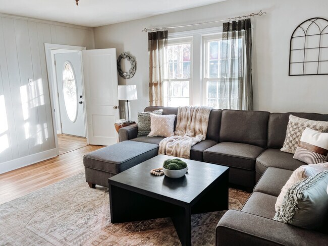 Foto del edificio - 367 S Rocky River Dr