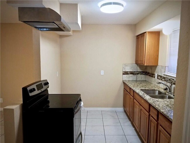 Building Photo - 1441 E Red Bird Ln