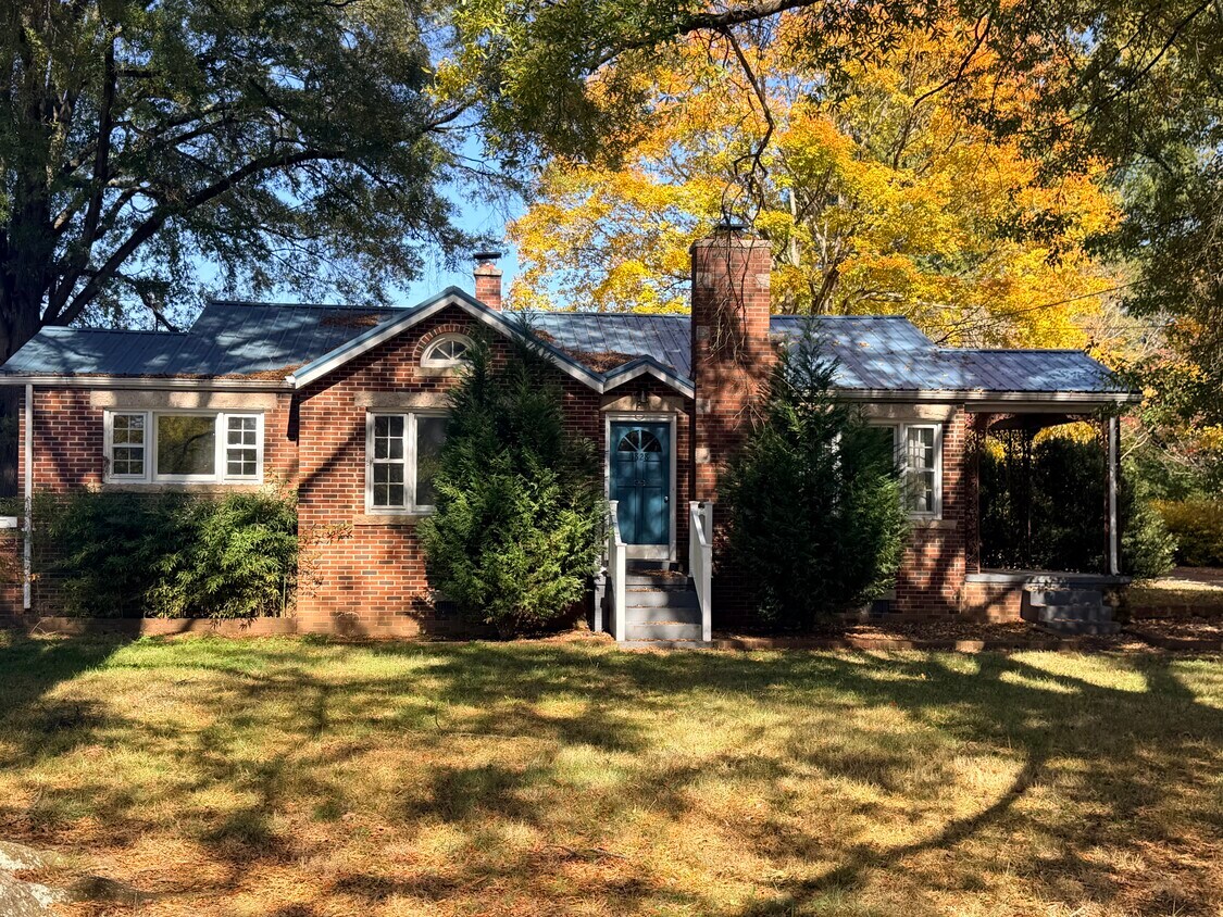 Foto principal - 1828 Statesville Blvd