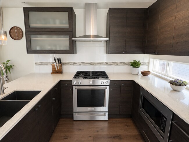 Building Photo - Leschi Townhome