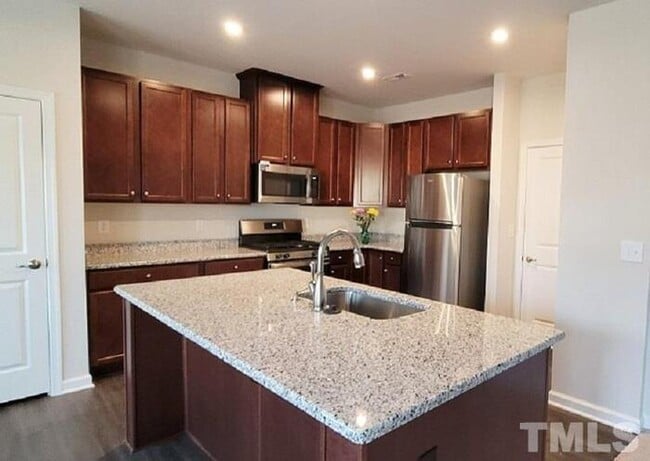 Building Photo - Single Family Home