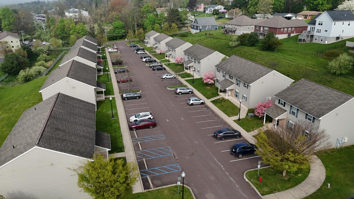 Primary Photo - 601 Honeysuckle Ln