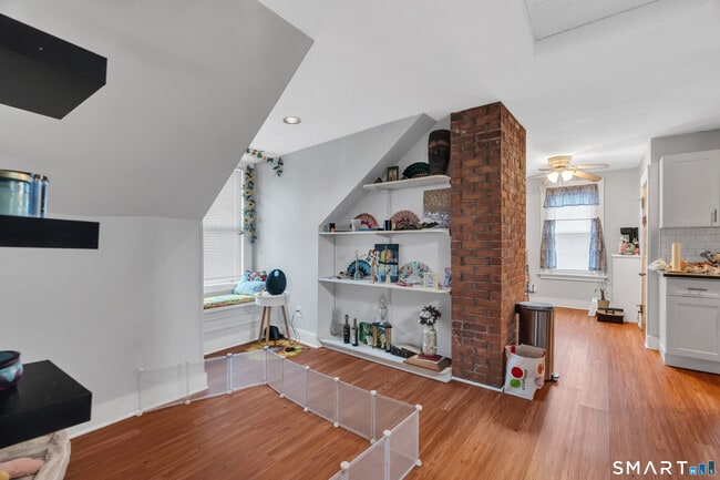 Building Photo - 100 Brownell St