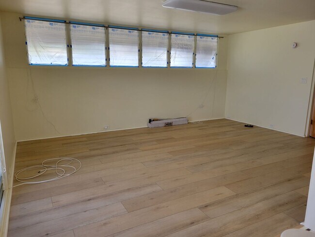 Building Photo - Aiea - Large 3 bedrooms, 2 bath house - Av...