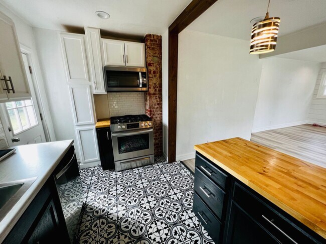 Foto del edificio - Cute 2BD 1BA Bungalow Home in Putnam Heights West!!!