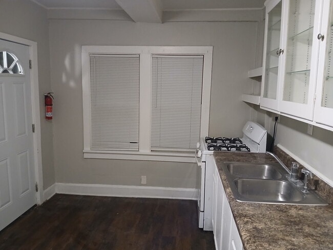 Building Photo - 510 S St Joseph St