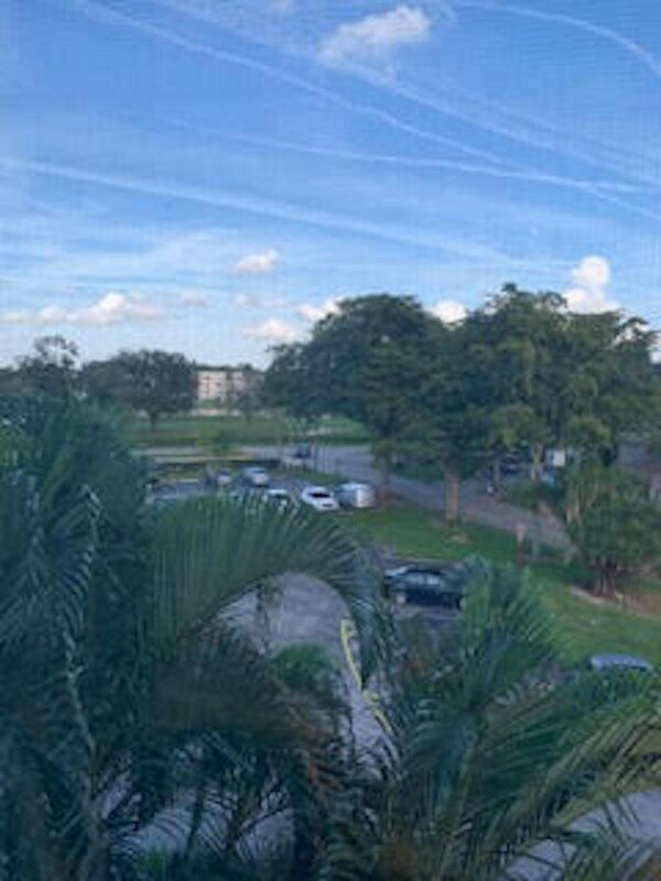 Foto del edificio - 9400 Live Oak Pl