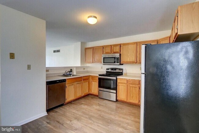 Building Photo - 246 Northdown Dr