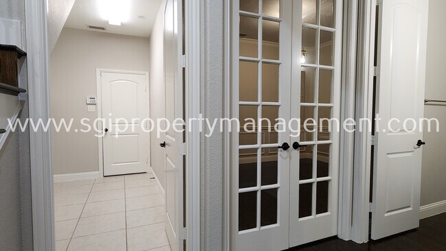 Foto del edificio - 7925 Maddox Rd