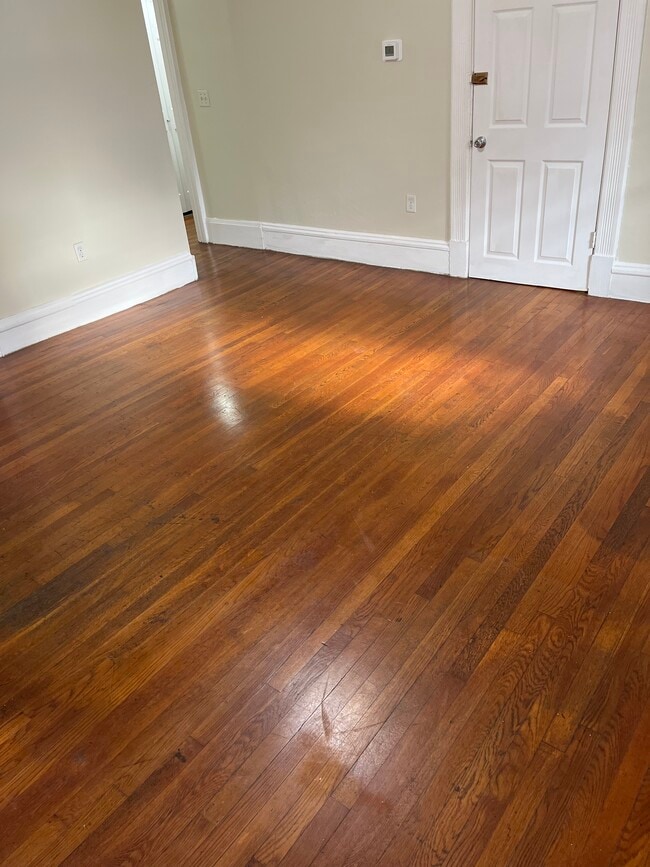 Building Photo - 33 White St