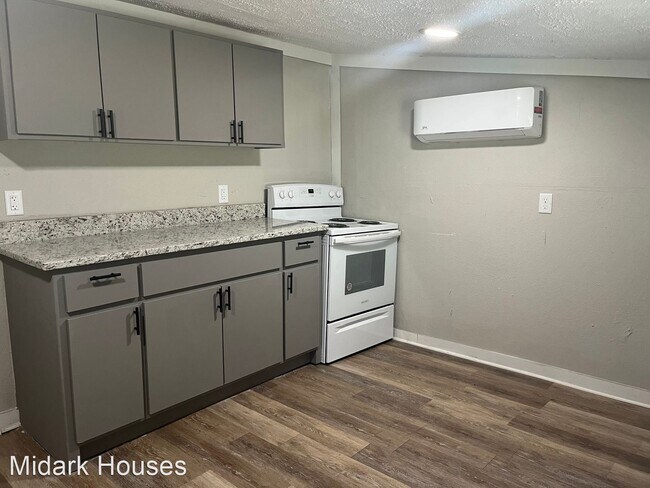 Building Photo - 1 br, 1 bath House - 7703 Batesville Pike