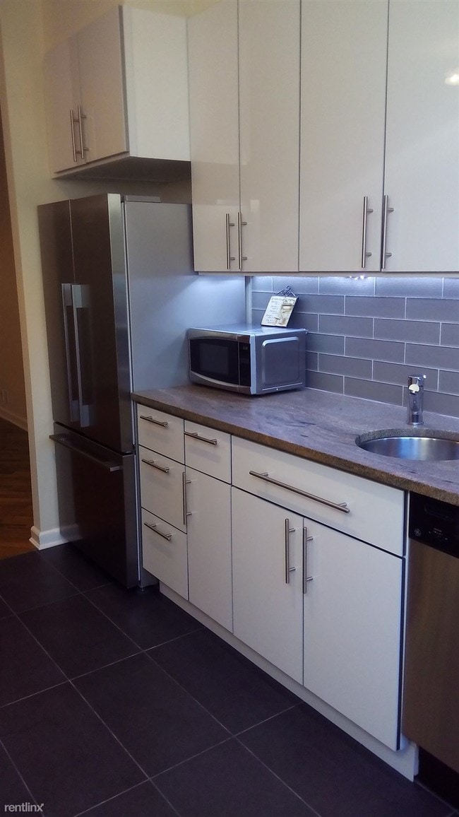 Building Photo - 1923 Bleecker St