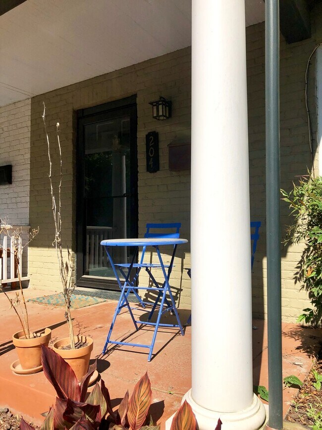 Building Photo - Awesome 3 Bedroom Home in Carytown Availab...