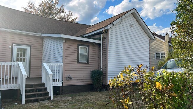 Building Photo - 422 West Ave - 0.5 Miles from Village of W...