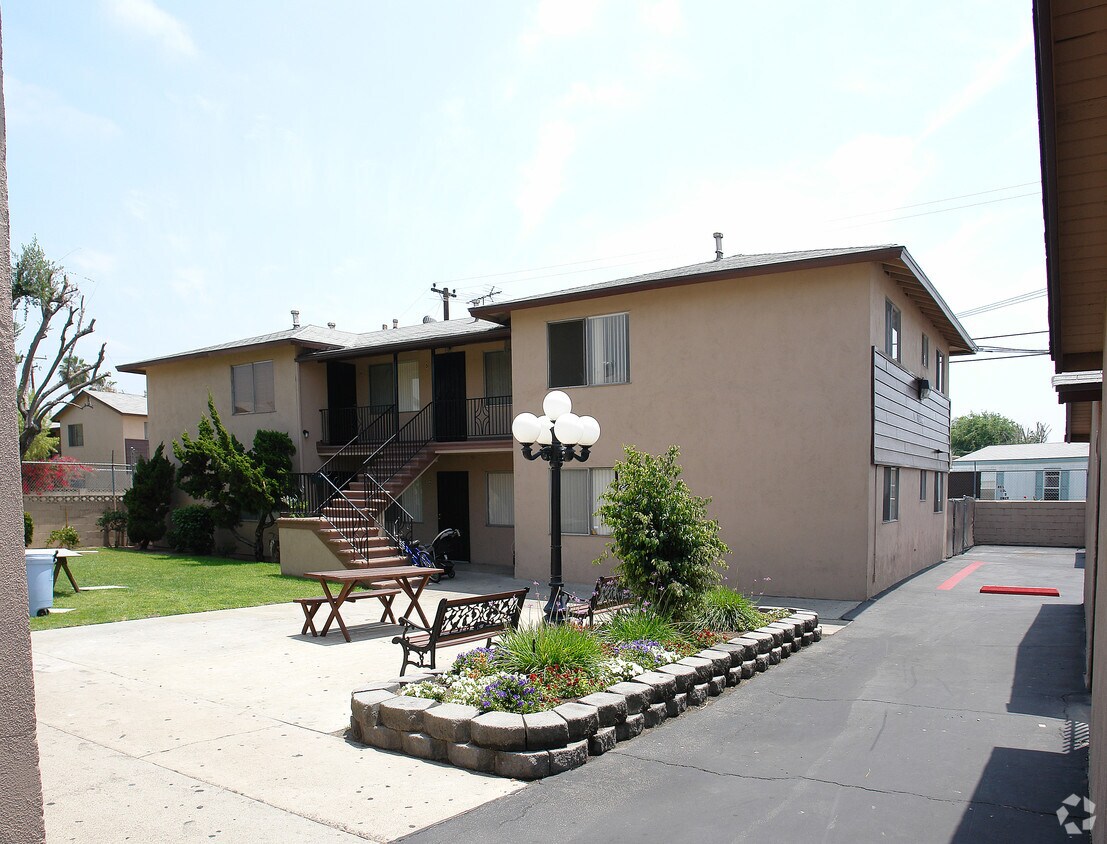 Primary Photo - 13086 Blackbird St