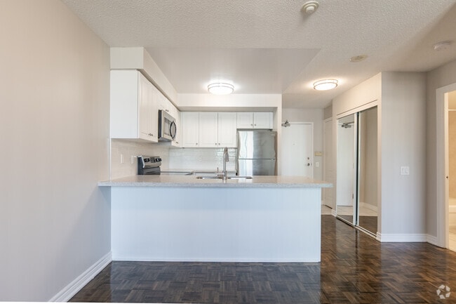 1BR, 1BA - 550SF - Kitchen - The Foresite