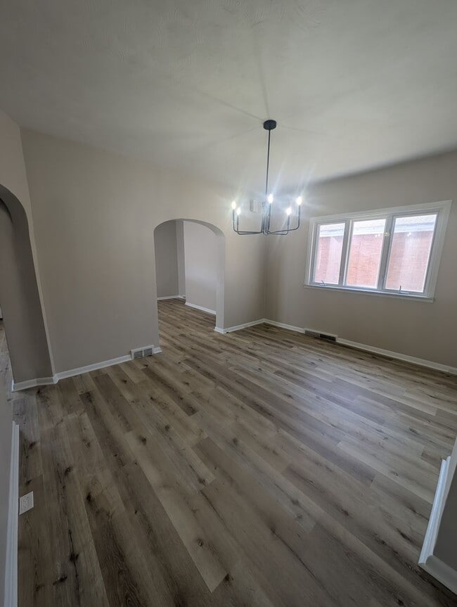 Foto del edificio - Newly Renovated 2 Bed, 1 Bath Home in Crafton -- AVAILABLE NOW!