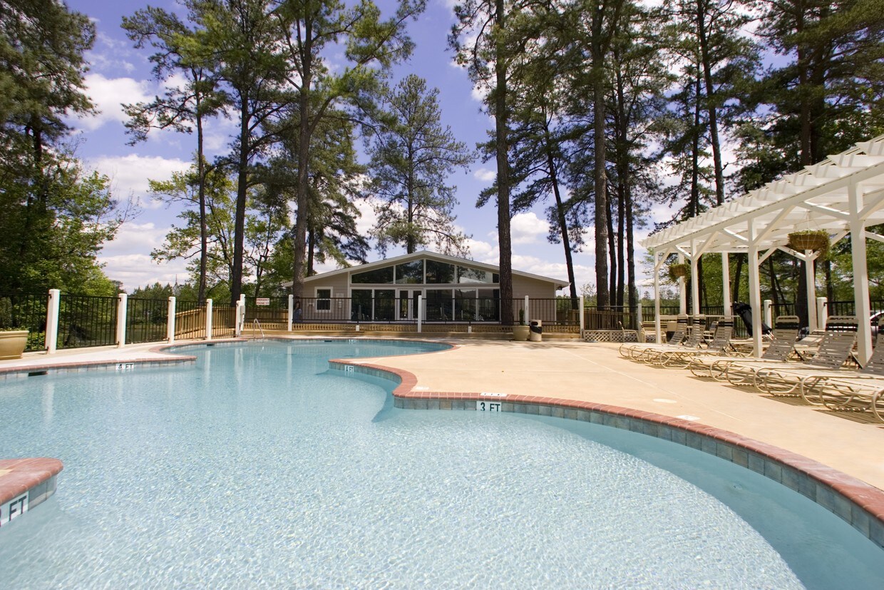 Lakeview Apartments in Stone Mountain, GA