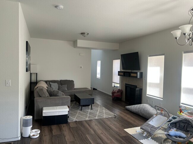 Foto del edificio - 3731 Vineyard Cir