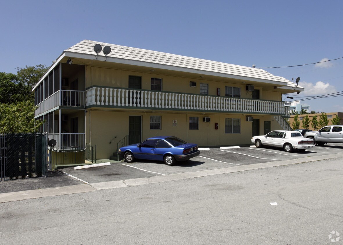 Foto del edificio - Frank Russo Apartments