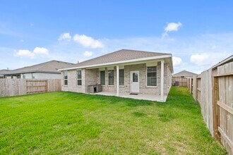 Building Photo - 807 Heaven Dr