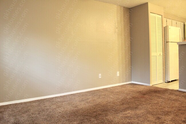 Foto del edificio - 8828 E Florida Ave