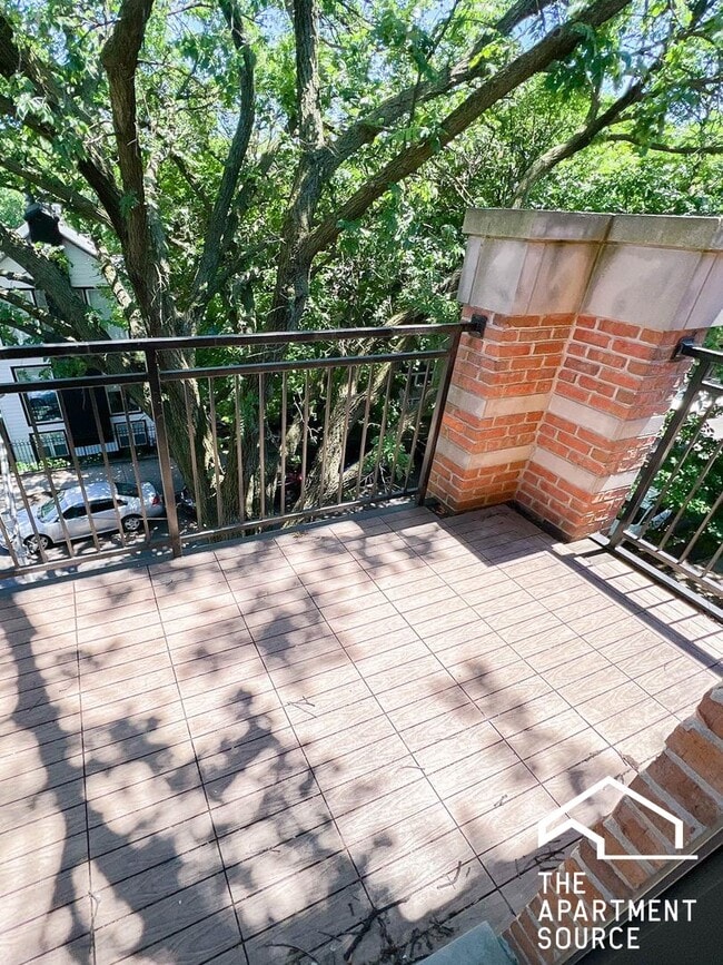 Photo - 2328 N Greenview Ave Apartment