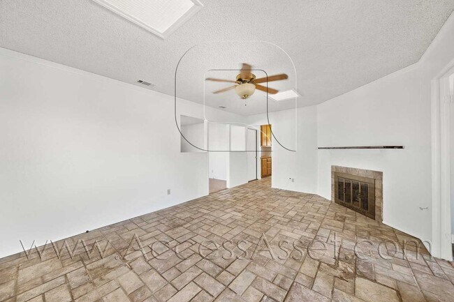 Foto del edificio - Single-Story 3 Bed with Covered Patio & Gated Yard