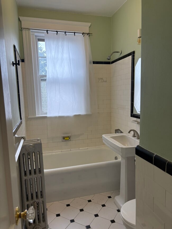 Building Photo - 52 Babcock St