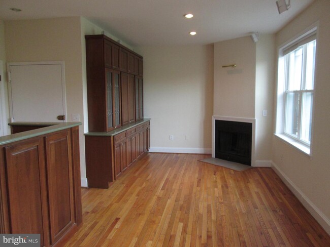 Building Photo - 1625 15th St NW