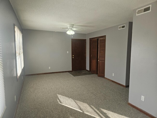 Foto del edificio - 708 N Campbell St