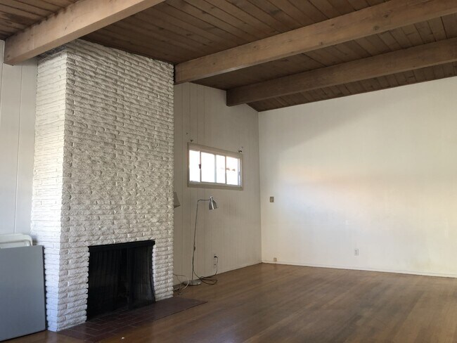 Living Room - 450 30th St