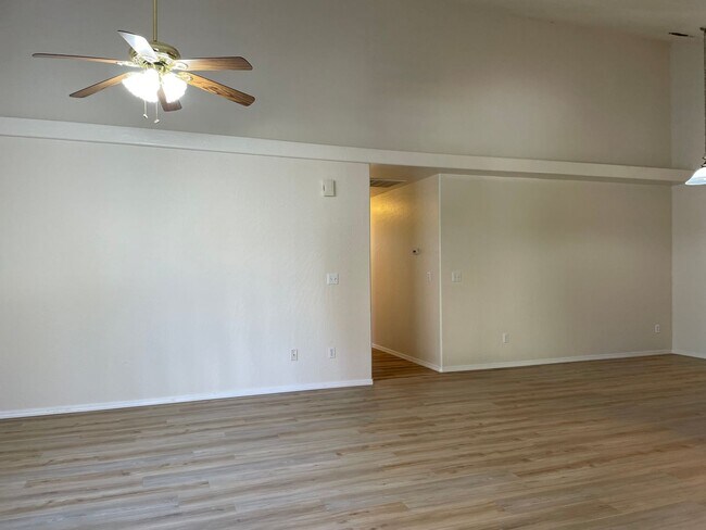 Foto del edificio - Very Nice 3 Bedroom 2 Bath Duplex-Located ...