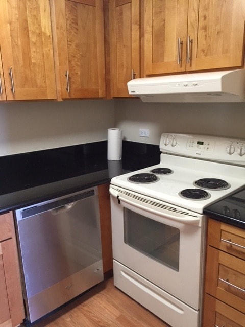 Building Photo - Newly Renovated! Punahou Area