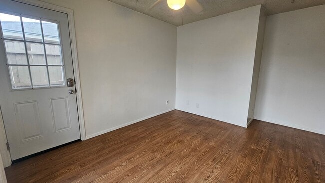 Building Photo - 1002-1002 Mulkey Ln