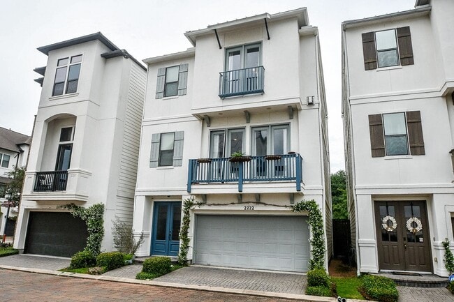 Foto del edificio - 2222 Hilshire Lake Dr