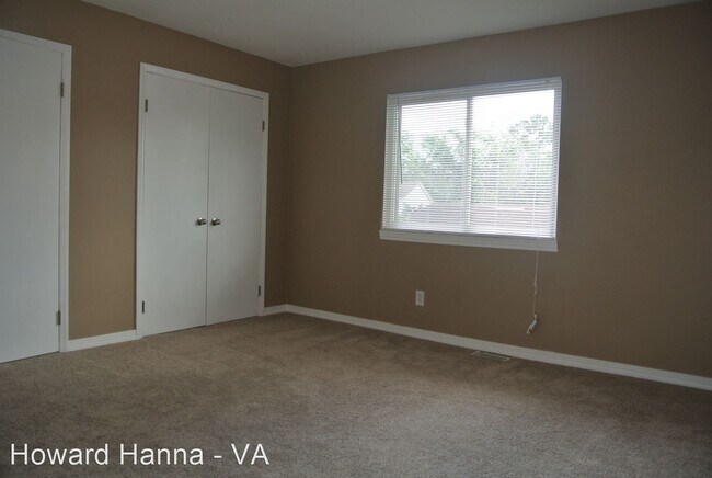Building Photo - 2 br, 1.5 bath House - 2965 Talon Court