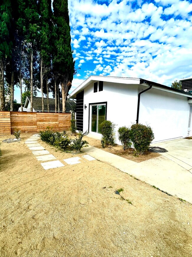 Foto del edificio - 5700 Vanalden Ave