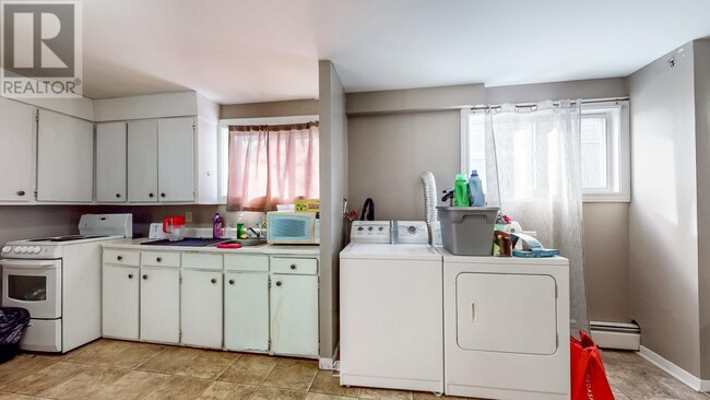 Building Photo - 55 Bonavista St