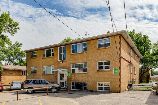 Photo du bâtiment - Monterey Apartments