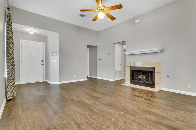 Building Photo - 1706 Royal Ascot Dr