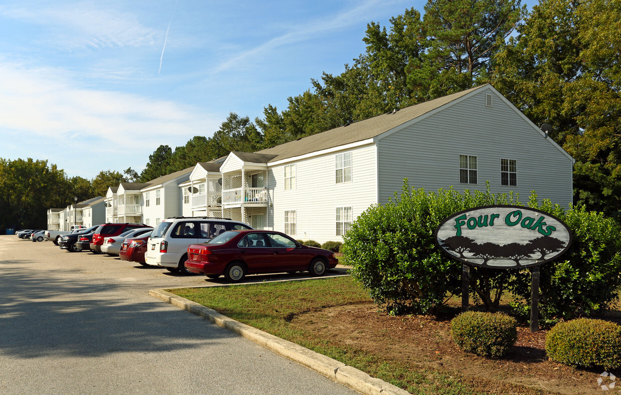 Primary Photo - Four Oaks Apartments