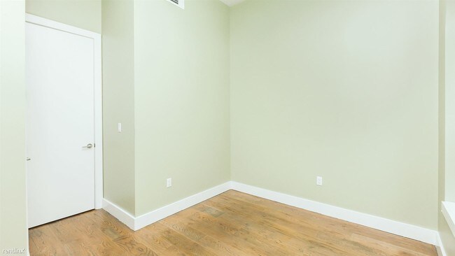 Foto del edificio - 1381 Madison St