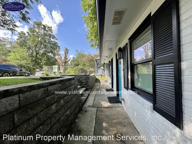 Building Photo - 1 br, 1 bath House - 982 Grant Ter Se Unit B
