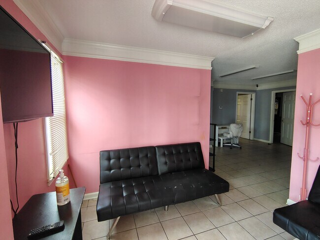 Foto del edificio - 5772 Rayben Cir