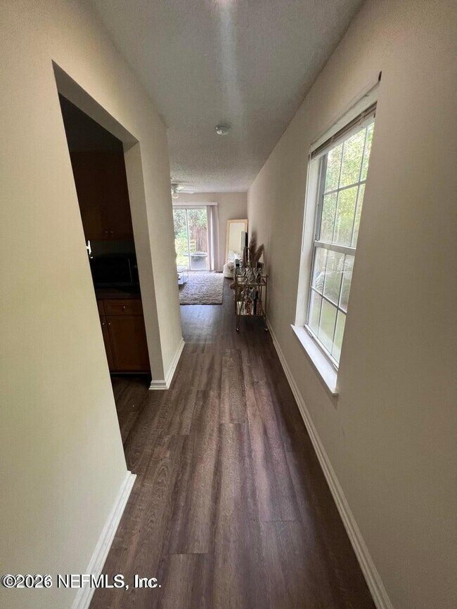 Foto del edificio - 2219 Rosewood Dr