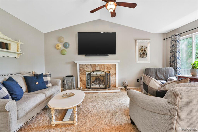 Building Photo - 3288 Hickory Dr